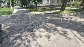 Сбил пенсионерку. В Бендерах, на улице Павлика Морозова, 9 июня 65-летний водитель в «Фольксвагене» въезжал во двор