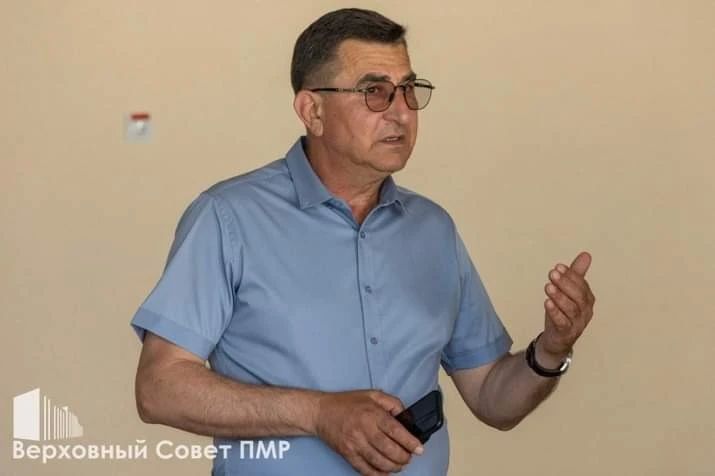 В селе Малаешты решили вопросы, с которыми жители обратились к депутату Верховного Совета по округу № 8 «Южный» Юрию Евтодиеву В селе Малаешты решили вопросы, с которыми жители обратились к депутату Верховного Совета по округу № 8 «Южный» Юрию Евтодиеву
