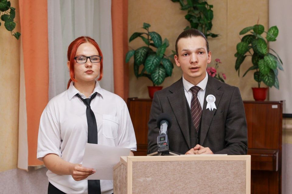 Итоги года и новые планы. Клуб школьной дипломатии Бендер подвёл итоги работы за учебный год Итоги года и новые планы. Клуб школьной дипломатии Бендер подвёл итоги работы за учебный год