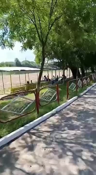 На столичный городской пляж 11 июня до обеда пришли около 80 человек