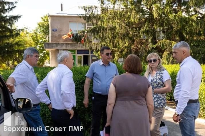 В селе Малаешты решили вопросы, с которыми жители обратились к депутату Верховного Совета по округу № 8 «Южный» Юрию Евтодиеву В селе Малаешты решили вопросы, с которыми жители обратились к депутату Верховного Совета по округу № 8 «Южный» Юрию Евтодиеву