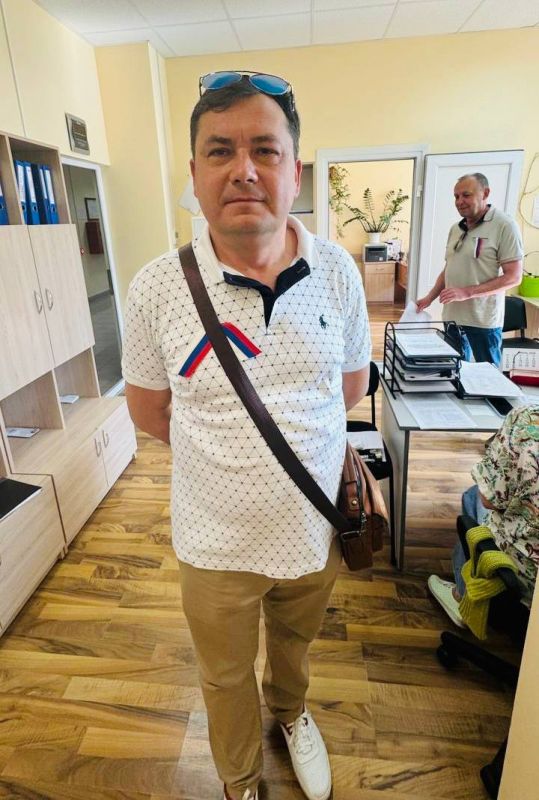 На Молдавской ГРЭС энергетикам сегодня раздавали ленточки в цветах российского флага – здесь прошла традиционная акция в День России На Молдавской ГРЭС энергетикам сегодня раздавали ленточки в цветах российского флага – здесь прошла традиционная акция в День России