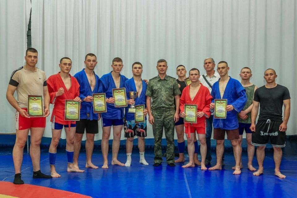 Самбисты сразились за Кубок министра обороны Самбисты сразились за Кубок министра обороны
