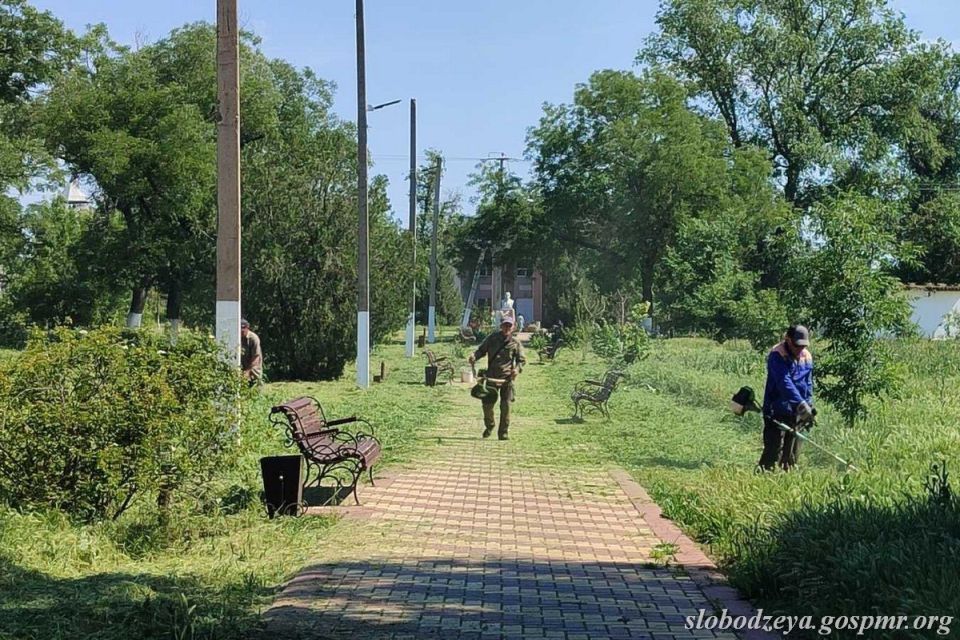 Во исполнение поручения главы госадминистрации Слободзейского района и г. Слободзея, направленного на улучшение санитарного состояния и благоустройство населённых пунктов района, а также борьбу с карантинным сорняком... Во исполнение поручения главы госадминистрации Слободзейского района и г. Слободзея, направленного на улучшение санитарного состояния и благоустройство населённых пунктов района, а также борьбу с карантинным сорняком...