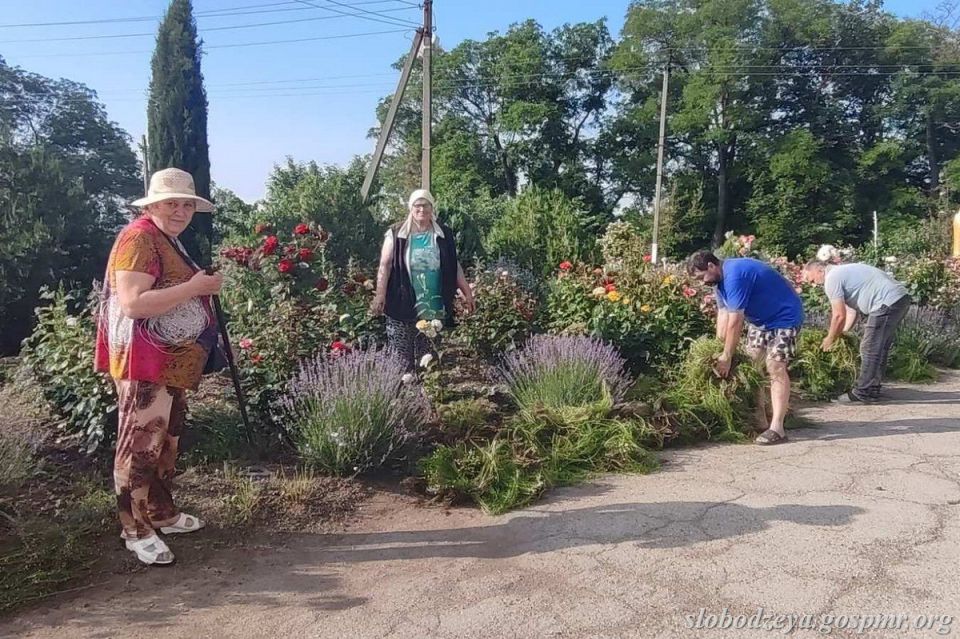 Во исполнение поручения главы госадминистрации Слободзейского района и г. Слободзея, направленного на улучшение санитарного состояния и благоустройство населённых пунктов района, а также борьбу с карантинным сорняком... Во исполнение поручения главы госадминистрации Слободзейского района и г. Слободзея, направленного на улучшение санитарного состояния и благоустройство населённых пунктов района, а также борьбу с карантинным сорняком...