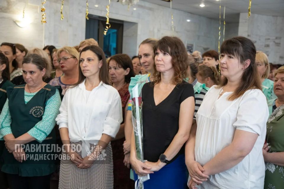 В канун профессионального праздника - Дня работника легкой промышленности - лучшие сотрудники "Интерцентр-люкс" получили государственные награды В канун профессионального праздника - Дня работника легкой промышленности - лучшие сотрудники "Интерцентр-люкс" получили государственные награды