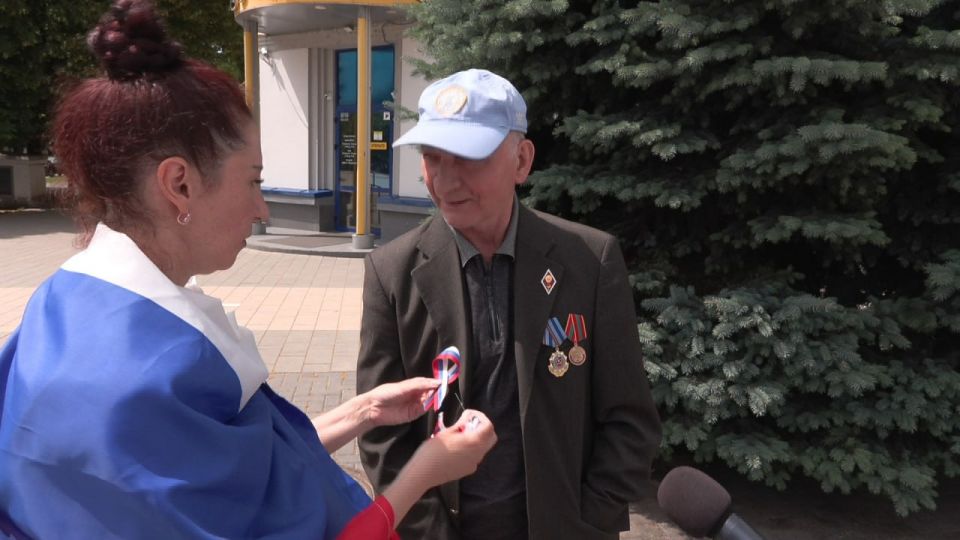 В День России в Бендерах прошла патриотическая акция В День России в Бендерах прошла патриотическая акция
