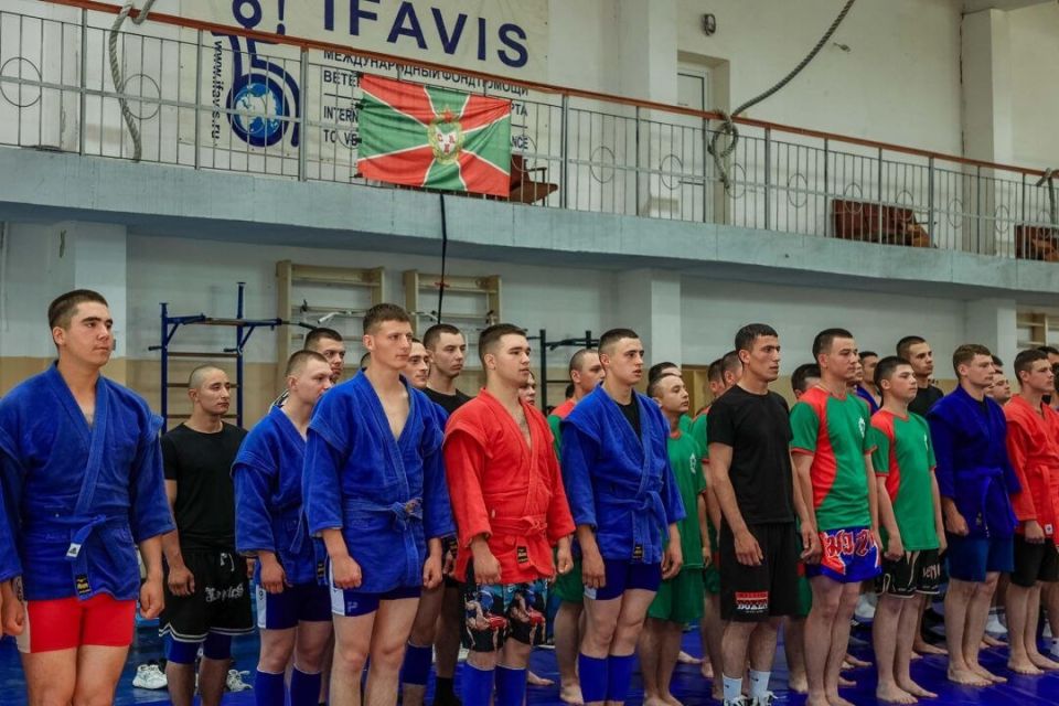 Самбисты сразились за Кубок министра обороны Самбисты сразились за Кубок министра обороны
