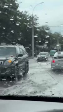 Это дорога на Бородинке и возле российского консульства сразу после ливня