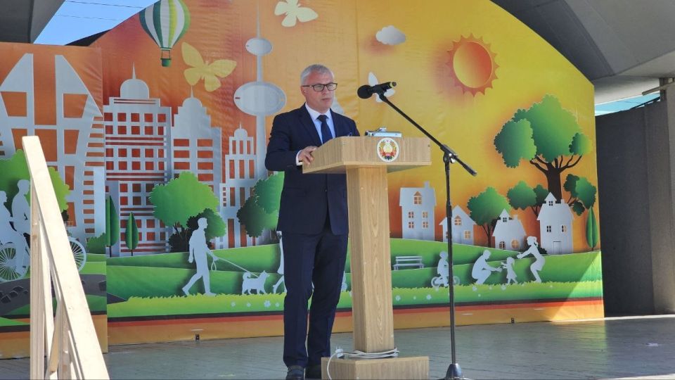 За выдающиеся достижения и вклад в развитие отрасли сегодня порядка 50-ти работников предприятий легкой промышленности удостоены высоких государственных и ведомственных наград За выдающиеся достижения и вклад в развитие отрасли сегодня порядка 50-ти работников предприятий легкой промышленности удостоены высоких государственных и ведомственных наград