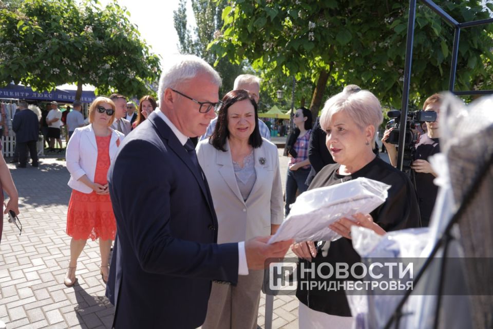 В Екатерининском парке столицы сегодня многолюдно В Екатерининском парке столицы сегодня многолюдно