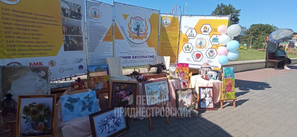 Сорочки и платья от «Одемы», домашний текстиль от «Тиротекса», футболки и костюмы от «Рыбницкого трикотажа» – на выставке-ярмарке в Екатерининском парке Сорочки и платья от «Одемы», домашний текстиль от «Тиротекса», футболки и костюмы от «Рыбницкого трикотажа» – на выставке-ярмарке в Екатерининском парке