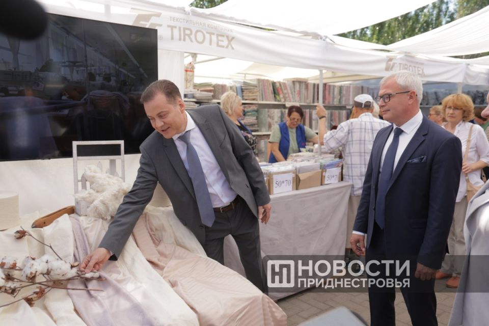 В Екатерининском парке столицы сегодня многолюдно В Екатерининском парке столицы сегодня многолюдно