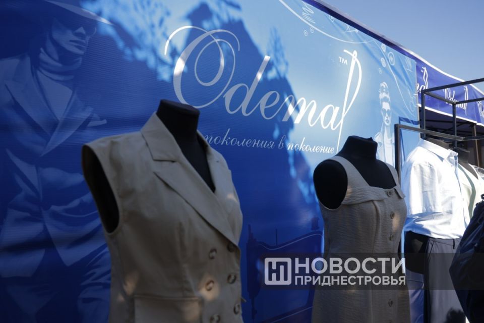 В Екатерининском парке столицы сегодня многолюдно В Екатерининском парке столицы сегодня многолюдно