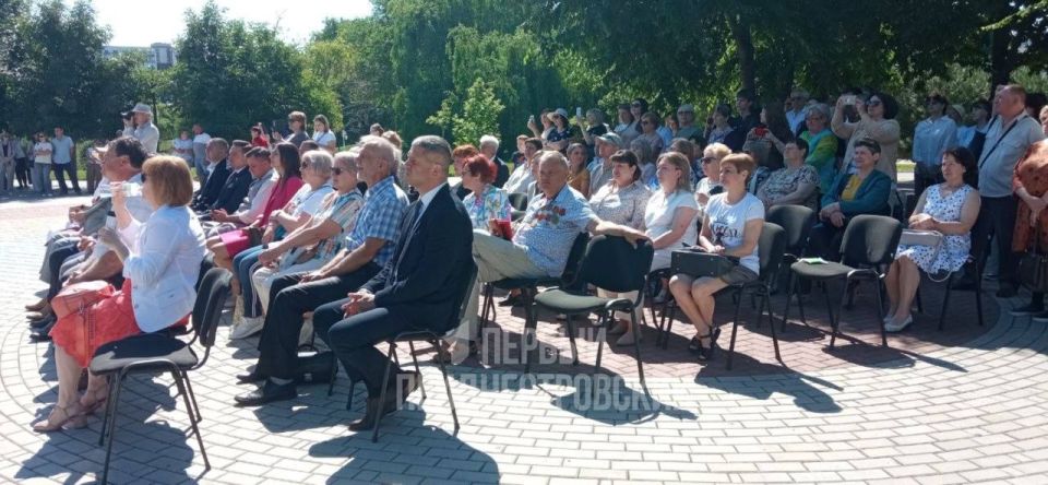 На сценической площадке начался концерт и церемония награждения На сценической площадке начался концерт и церемония награждения