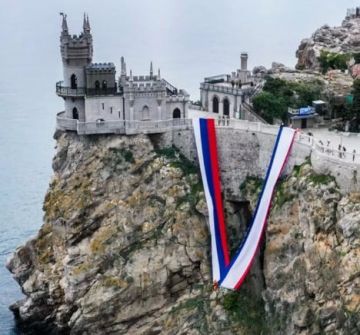 Чей Крым? Вопрос закрыт.. Россия победила в международном арбитраже по правам в Чёрном и Азовском морях. Разбирательство по жалобе Украины длилось почти 10 лет. Требования Украины отвергнуты, а её попытки оспорить...