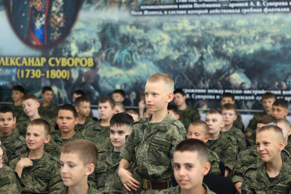 СУВОРОВЦАМ РАССКАЗАЛИ О ВРЕДЕ НАРКОТИКОВ СУВОРОВЦАМ РАССКАЗАЛИ О ВРЕДЕ НАРКОТИКОВ