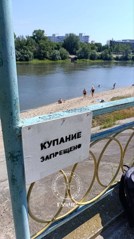 ГУпЧС напоминает: на пляже «Сократ» в столице купаться запрещено! Таблички с надписью «КУПАНИЕ ЗАПРЕЩЕНО» установлены по периметру