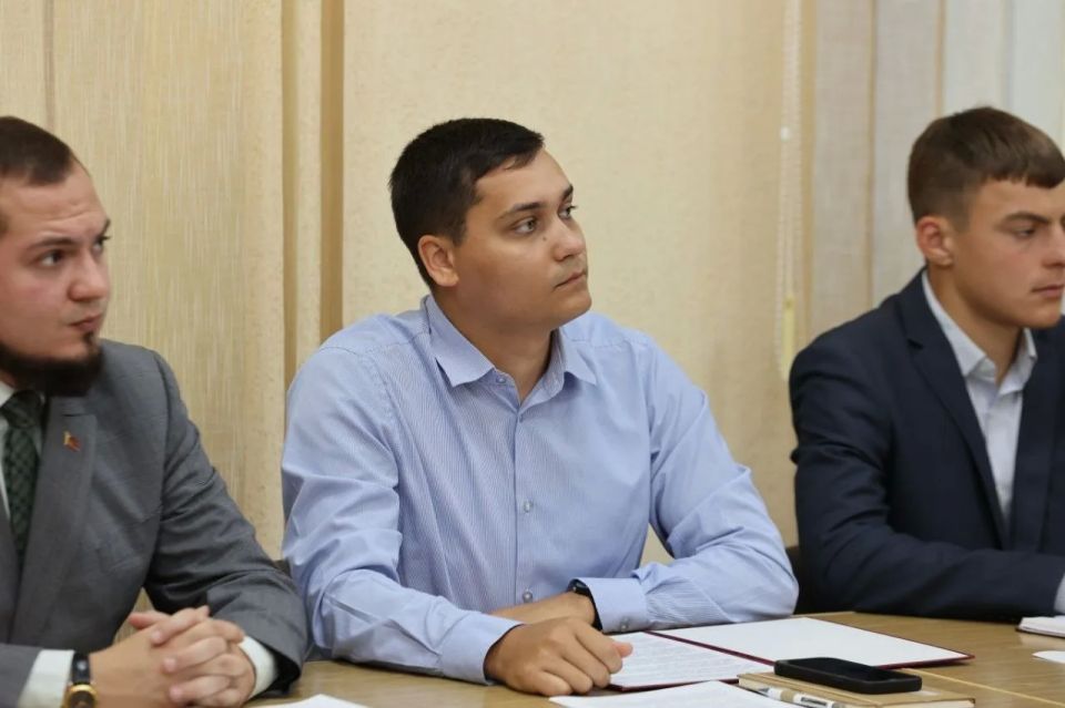 Представители Молодежного парламента ПМР – участники круглого стола о рисках и угрозах принудительной интеграции с Молдовой Представители Молодежного парламента ПМР – участники круглого стола о рисках и угрозах принудительной интеграции с Молдовой