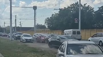Три машины собрались в гармошку в Парканах