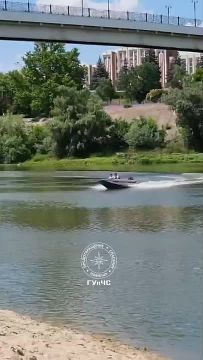 На «Сократ» приехали спасатели, проводят беседы, напоминают, что здесь купаться запрещено