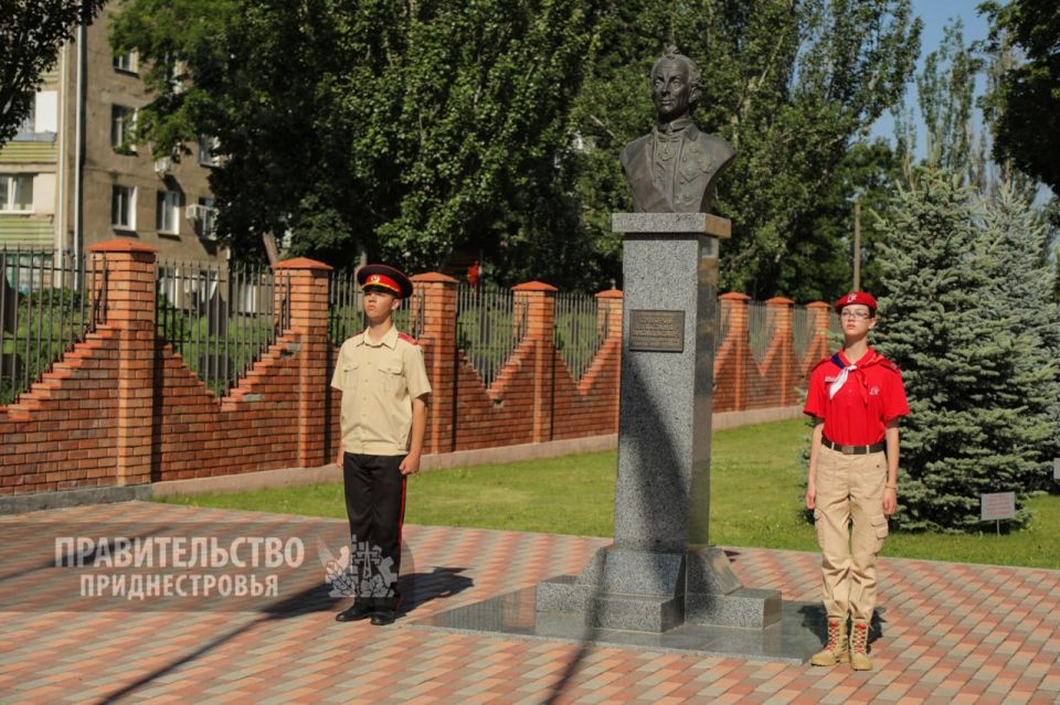 В столице чествуют выпускников Суворовского училища В столице чествуют выпускников Суворовского училища