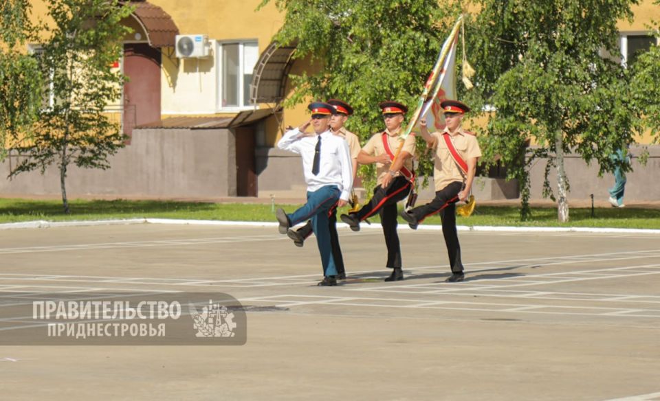 В столице чествуют выпускников Суворовского училища В столице чествуют выпускников Суворовского училища