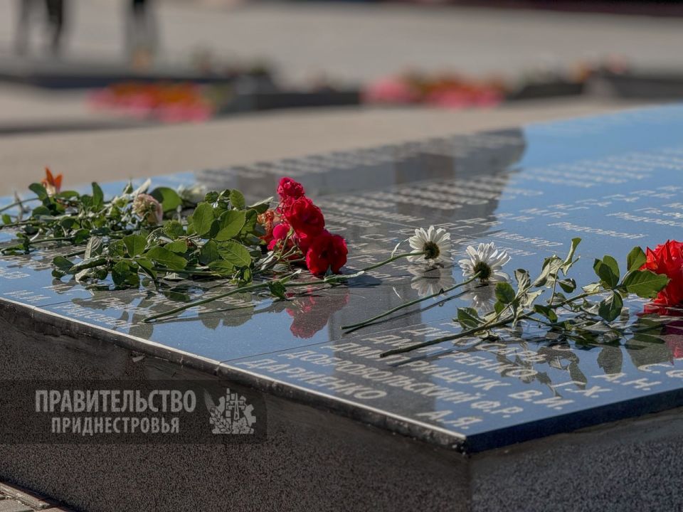 В Тирасполе почтили память защитников Приднестровья и жертв Бендерской трагедии В Тирасполе почтили память защитников Приднестровья и жертв Бендерской трагедии