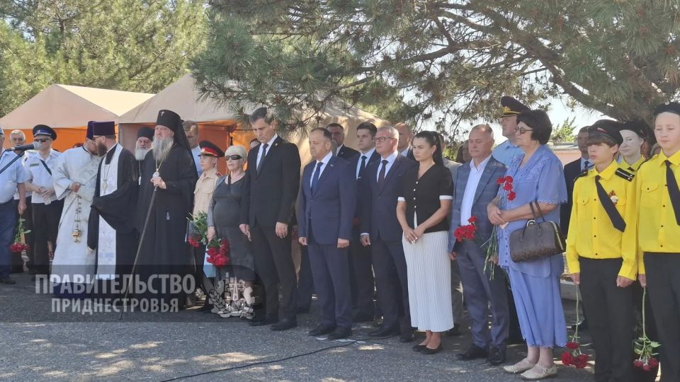 Одним из центральных событий стал митинг-реквием на Борисовском кладбище Одним из центральных событий стал митинг-реквием на Борисовском кладбище