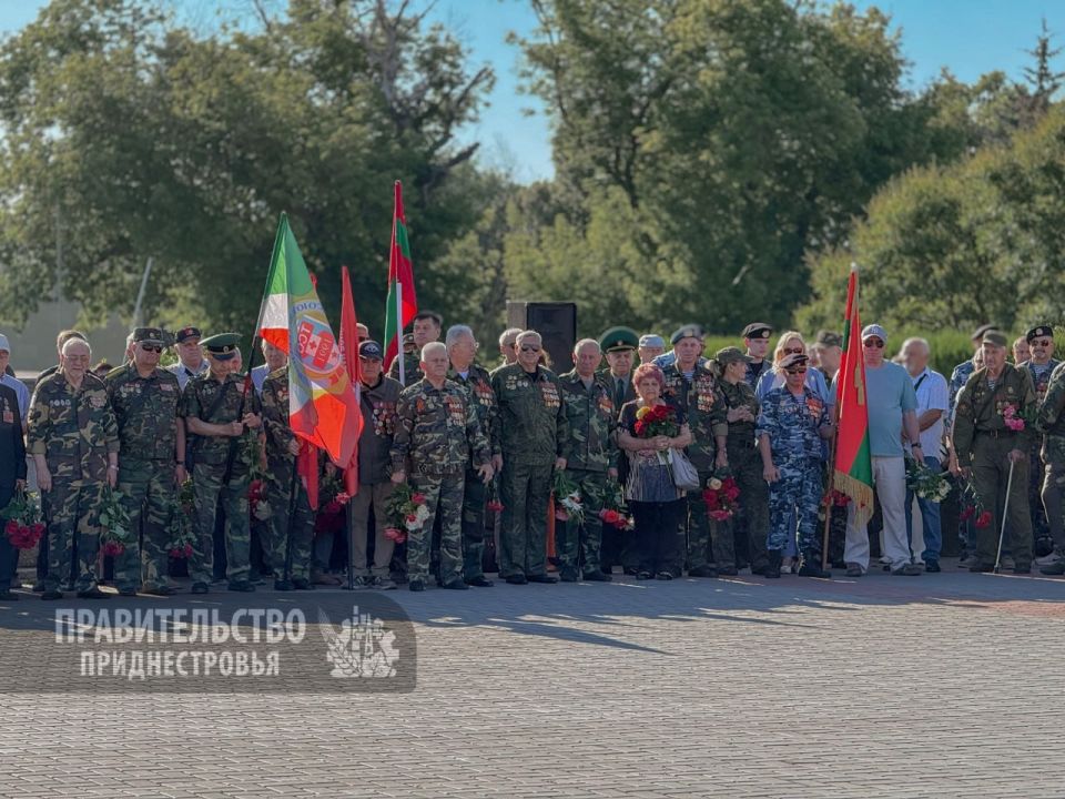 В Тирасполе почтили память защитников Приднестровья и жертв Бендерской трагедии В Тирасполе почтили память защитников Приднестровья и жертв Бендерской трагедии