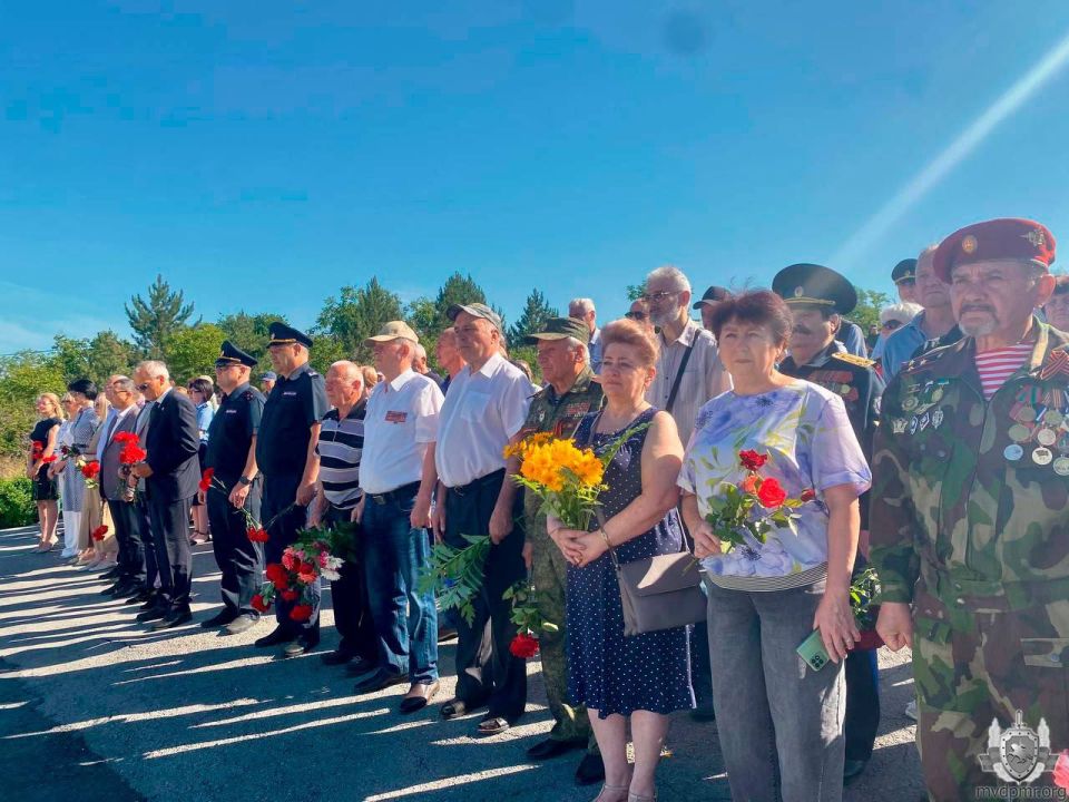 Отдавших жизнь за мир в республике не забудем Отдавших жизнь за мир в республике не забудем