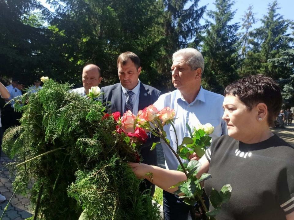 В Дубоссарах проходят памятные мероприятия, посвящённые Дню Бендерской трагедии В Дубоссарах проходят памятные мероприятия, посвящённые Дню Бендерской трагедии