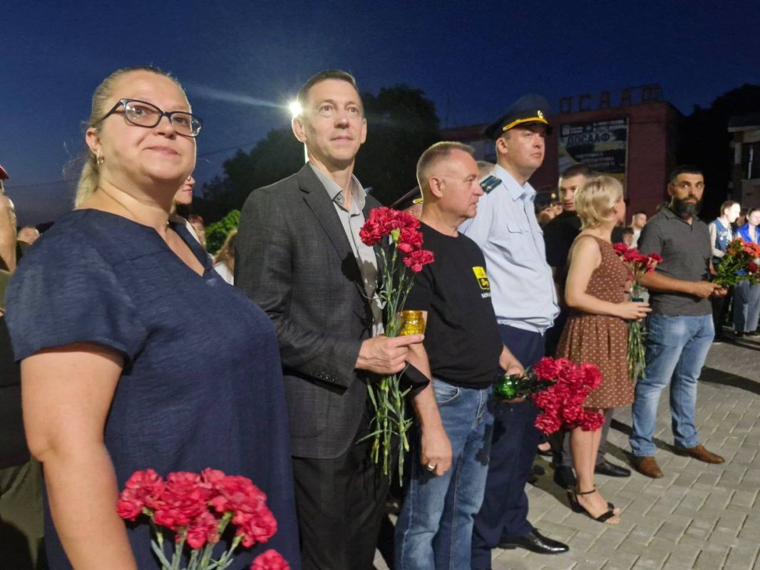 Акция «Свеча памяти» стала ещё одним напоминанием о том, как важно хранить память о подвиге народа и передавать её новым поколениям Акция «Свеча памяти» стала ещё одним напоминанием о том, как важно хранить память о подвиге народа и передавать её новым поколениям