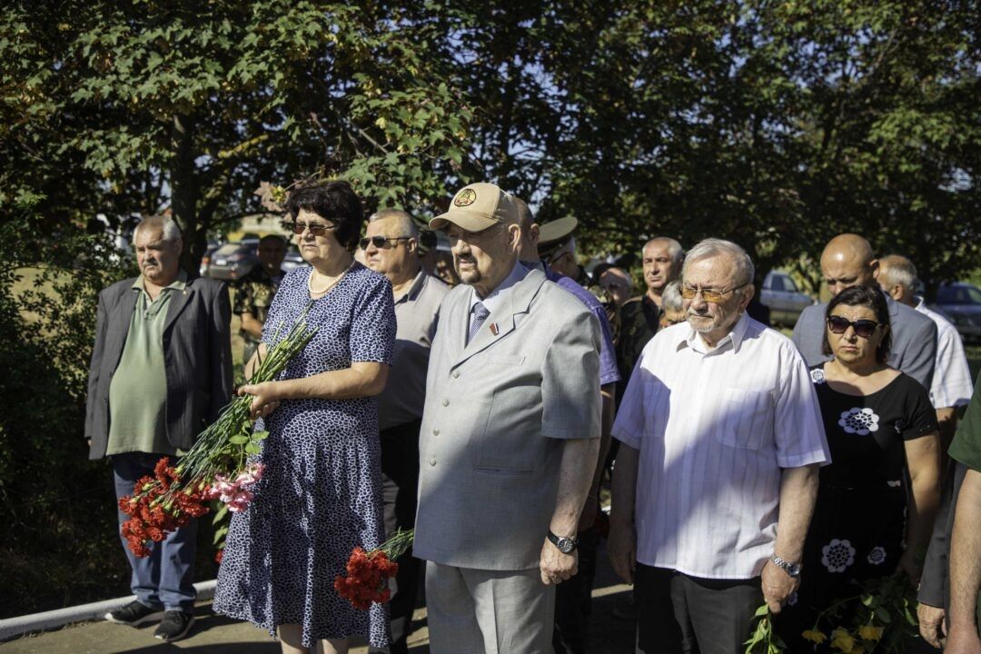 В Парканах вспоминали саперов, погибших 34 года назад В Парканах вспоминали саперов, погибших 34 года назад