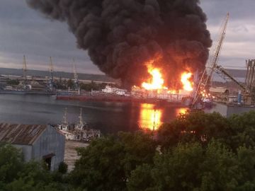Украинские БПЛА нанесли террористическую атаку на Керченский полуостров, погибли четыре мирных жителя, 28 пострадали, сообщил глава Крыма Сергей Аксенов