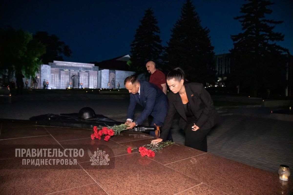Сотни лампад озарили столичный Мемориал Славы в День памяти и скорби Сотни лампад озарили столичный Мемориал Славы в День памяти и скорби