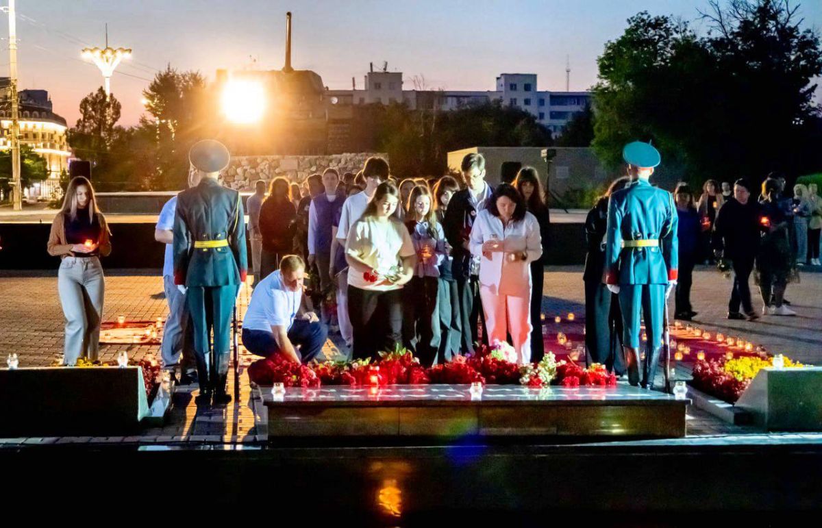 На Мемориале Славы в Тирасполе из памятных свечей выложили цифру «85» – 85 лет назад началась Великая Отечественная война На Мемориале Славы в Тирасполе из памятных свечей выложили цифру «85» – 85 лет назад началась Великая Отечественная война