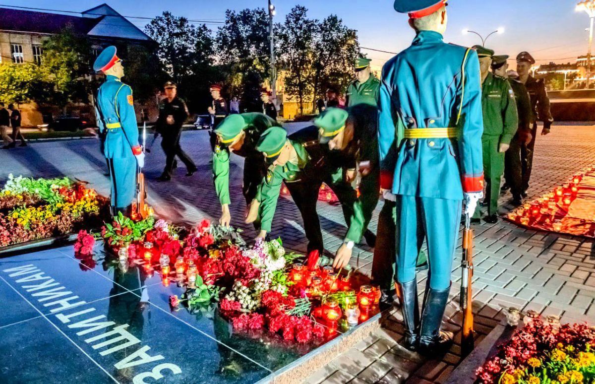 На Мемориале Славы в Тирасполе из памятных свечей выложили цифру «85» – 85 лет назад началась Великая Отечественная война На Мемориале Славы в Тирасполе из памятных свечей выложили цифру «85» – 85 лет назад началась Великая Отечественная война