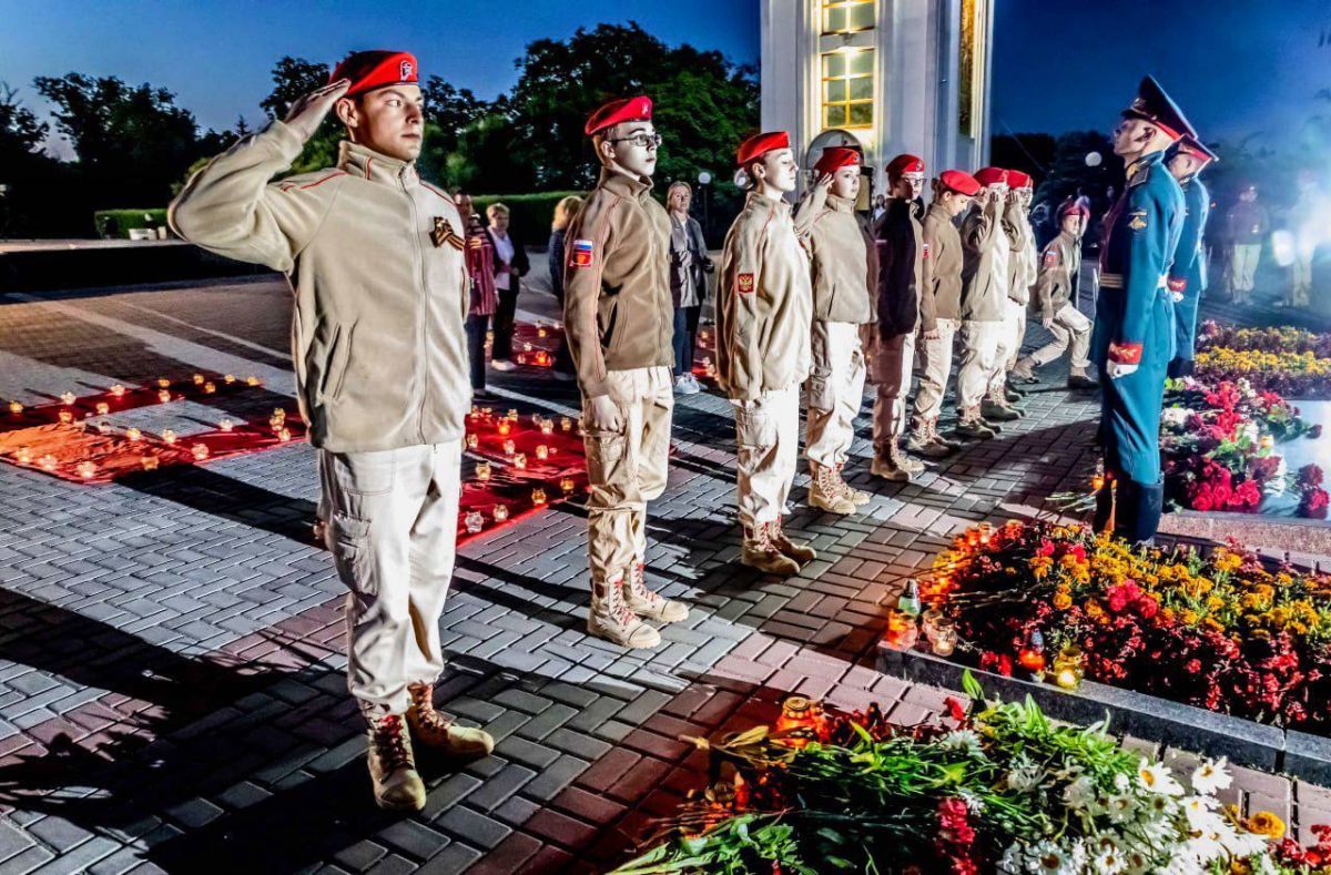 На Мемориале Славы в Тирасполе из памятных свечей выложили цифру «85» – 85 лет назад началась Великая Отечественная война На Мемориале Славы в Тирасполе из памятных свечей выложили цифру «85» – 85 лет назад началась Великая Отечественная война