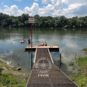 В Григориополе у гребной базы установили дополнительную табличку «Купаться запрещено»