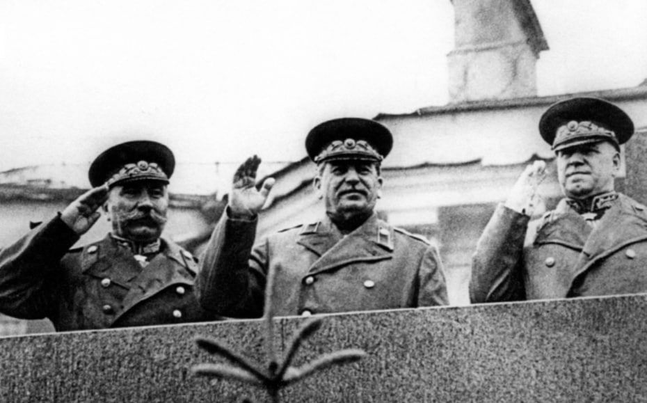 24 июня 1945 года на Красной площади в Москве прошёл Парад Победы — одно из ключевых событий в истории страны 24 июня 1945 года на Красной площади в Москве прошёл Парад Победы — одно из ключевых событий в истории страны