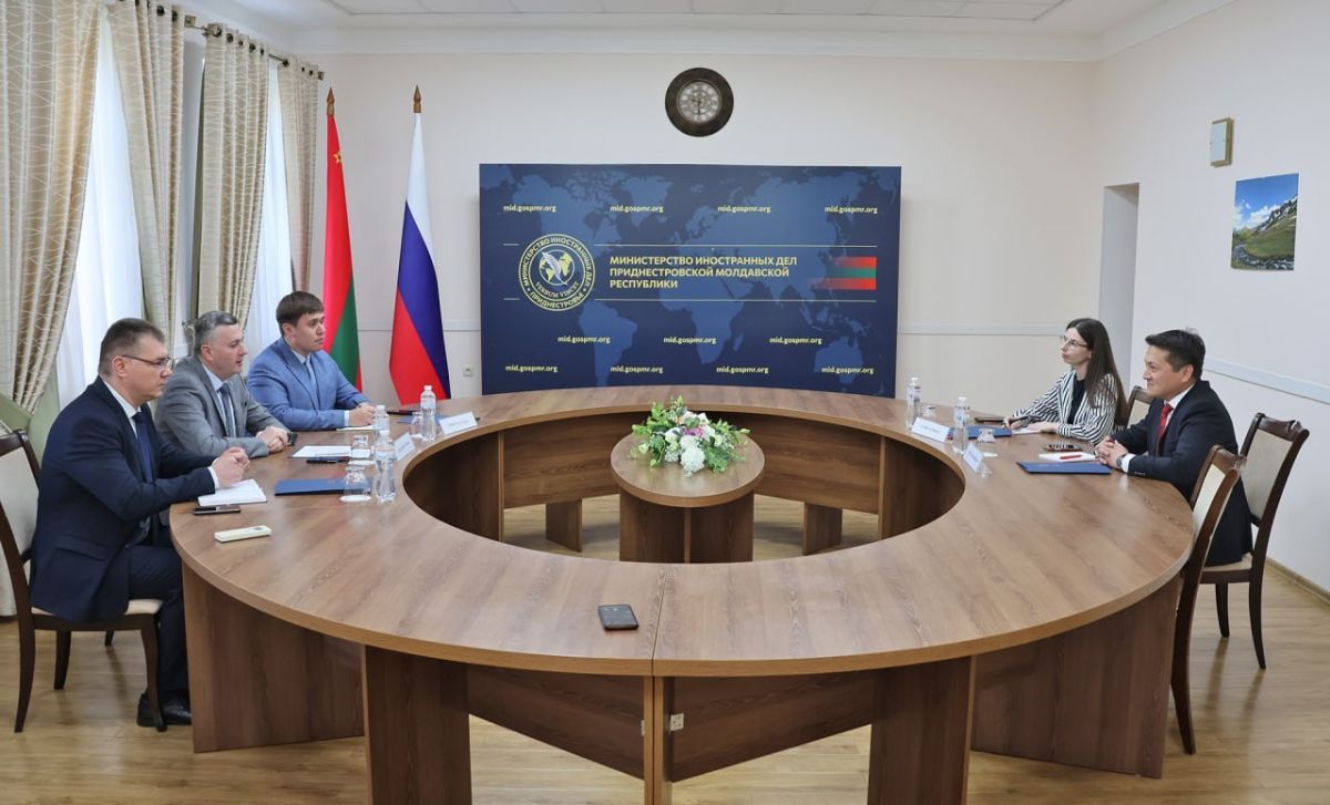 Замминистра иностранных дел ПМР Александр Стецюк встретился с главой делегации МККК в Молдове Чынгызом Райымбековым