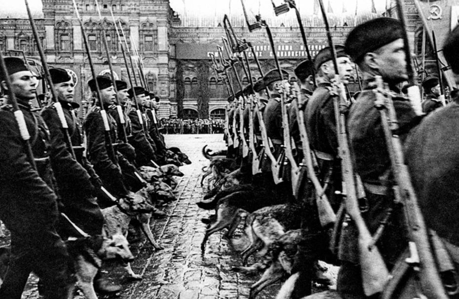 24 июня 1945 года на Красной площади в Москве прошёл Парад Победы — одно из ключевых событий в истории страны 24 июня 1945 года на Красной площади в Москве прошёл Парад Победы — одно из ключевых событий в истории страны