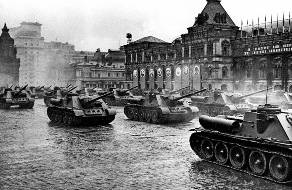 24 июня 1945 года на Красной площади в Москве прошёл Парад Победы — одно из ключевых событий в истории страны 24 июня 1945 года на Красной площади в Москве прошёл Парад Победы — одно из ключевых событий в истории страны