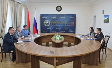 Заместитель министра иностранных дел Александр Стецюк встретился с Главой делегации Международного Комитета Красного Креста в РМ Чынгызом Райымбековым