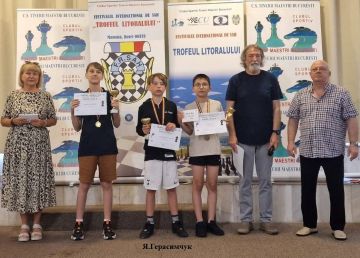 Организаторы шахматного фестиваля в Мамае (Румыния) отдельно отметили девочек, а также лучших юных шахматистов (участников опен-турнира), имеющих рейтинг ЭЛО ниже 1600