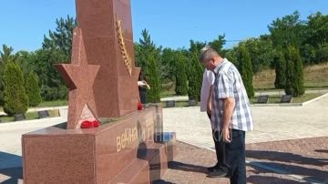 В Рыбнице возложили цветы к Памятнику защитникам Отечества