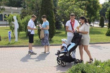 Активисты «Обновления» напомнили тираспольчанам о правилах безопасности в жару