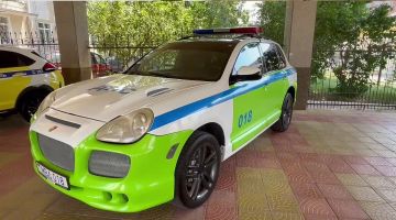 У Дворца Республики развернули выставку раритетной авто- и мототехники, посвящённую 90-летию Госавтоинспекции и 35-летию ГАИ ПМР