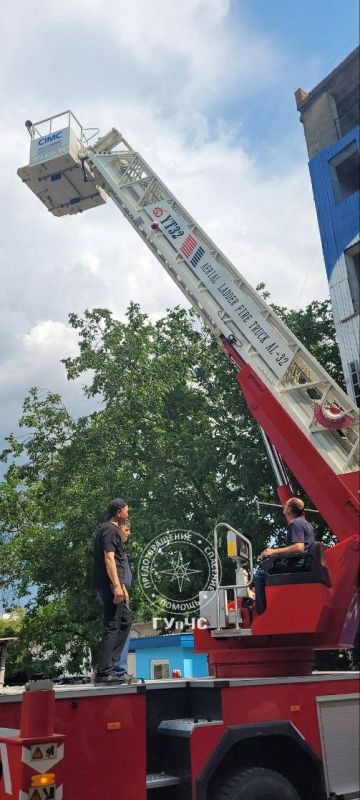 В гости с рабочим визитом. Специалисты из Китая приехали в столичную пожарную часть В гости с рабочим визитом. Специалисты из Китая приехали в столичную пожарную часть